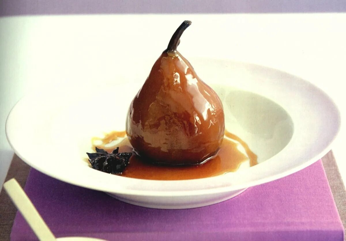 Карамелизированная груша. Груша в карамели аромат. Карамелизованная груша. Груша в карамели. Десерт груша в карамели.