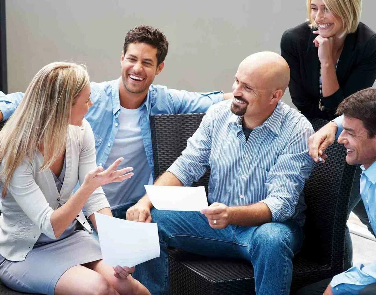 Пиар менеджер. Фирма полезно. Дружелюбный человек. Полезная компания. Влиться в коллектив.