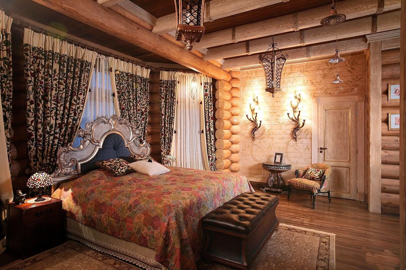 Дизайн комнат в деревянном доме. Интерьер бревенчатого дома Берендеево царство. Терем Неорусский стиль интерьер. Интерьер а-ля рюс.