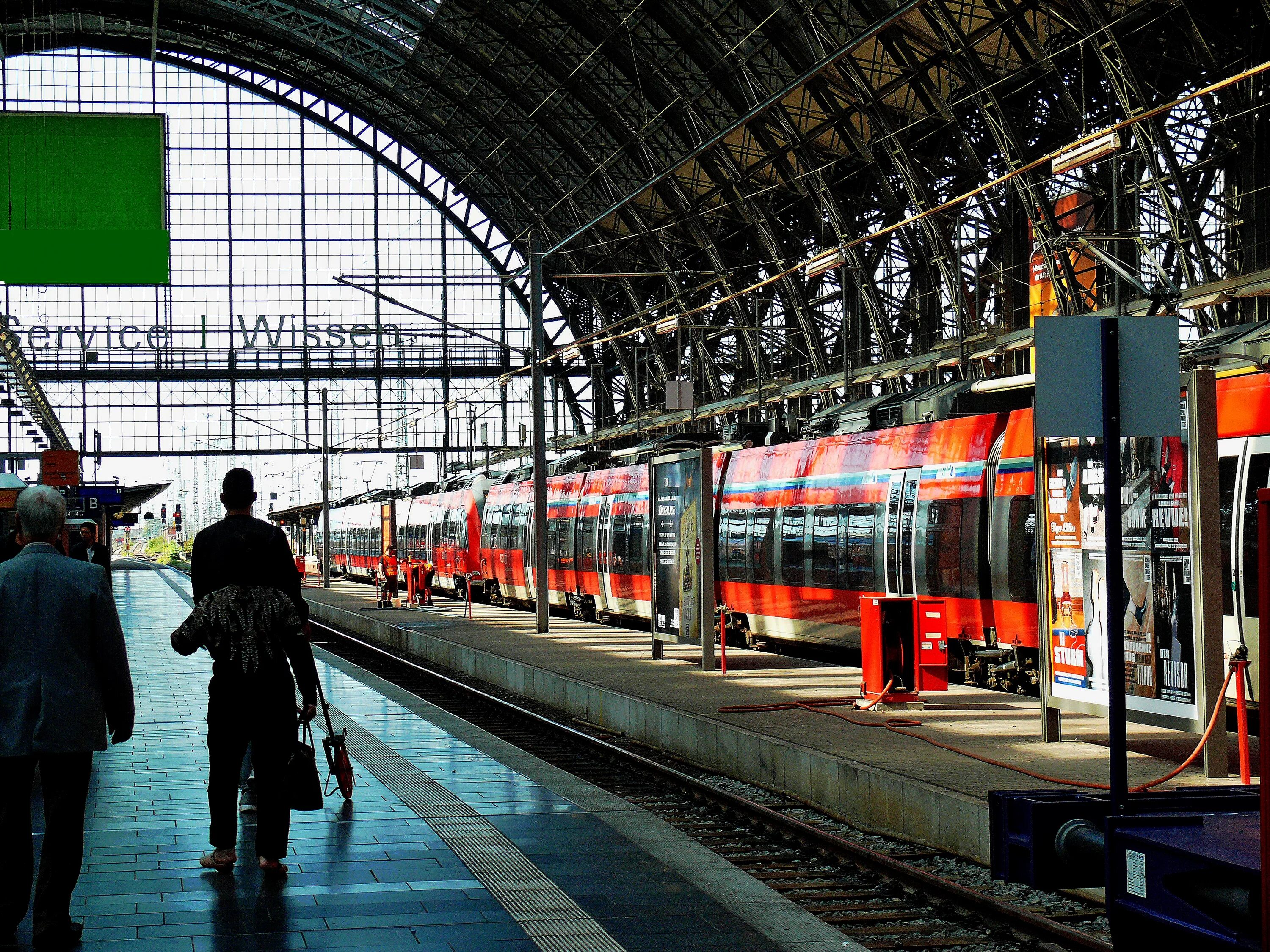 Франкфурт Перон. Railway Station – станция вокзала. Ж/Д станции в Германии. Вокзал Франкфурт на Майне.