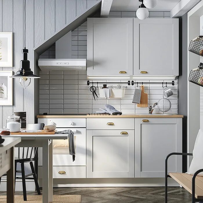 Кухонный гарнитур ikea. Кухня икеа кноксхульт серая. Кухня веддинге белая икеа в интерьере. Металлическая кухня икеа. Кухня хитарп икеа в интерьере.