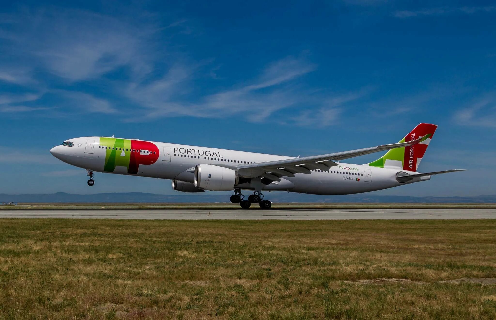 Авиакомпания tap. Tap airlines. Авиакомпании yeti airlines. Tap airlines. Самолёт португалия самолёт португалия.