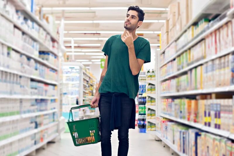 Men shop one. Мужчина шоппинг. fmcg одежда. man in shop. fmcg в книжном.