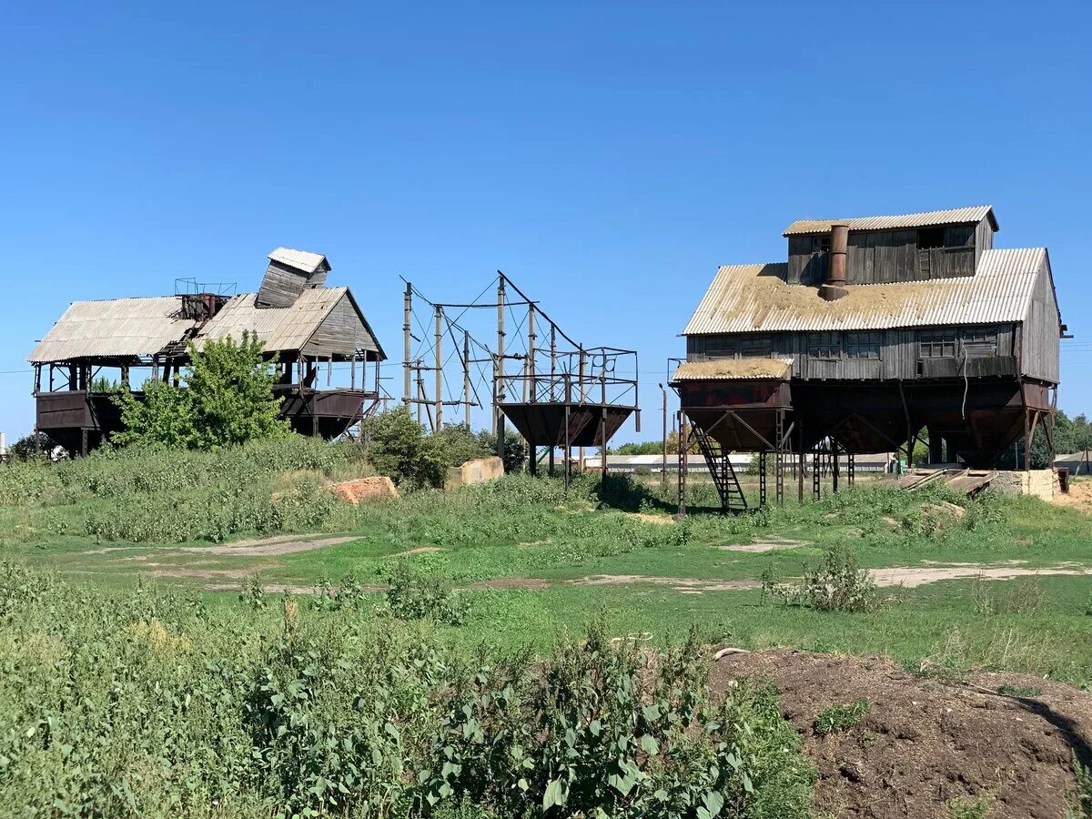 Переехать в деревню с жильем. Переезд в деревню. Деревни для проживания в России. В какой деревне. Бывают деревни.