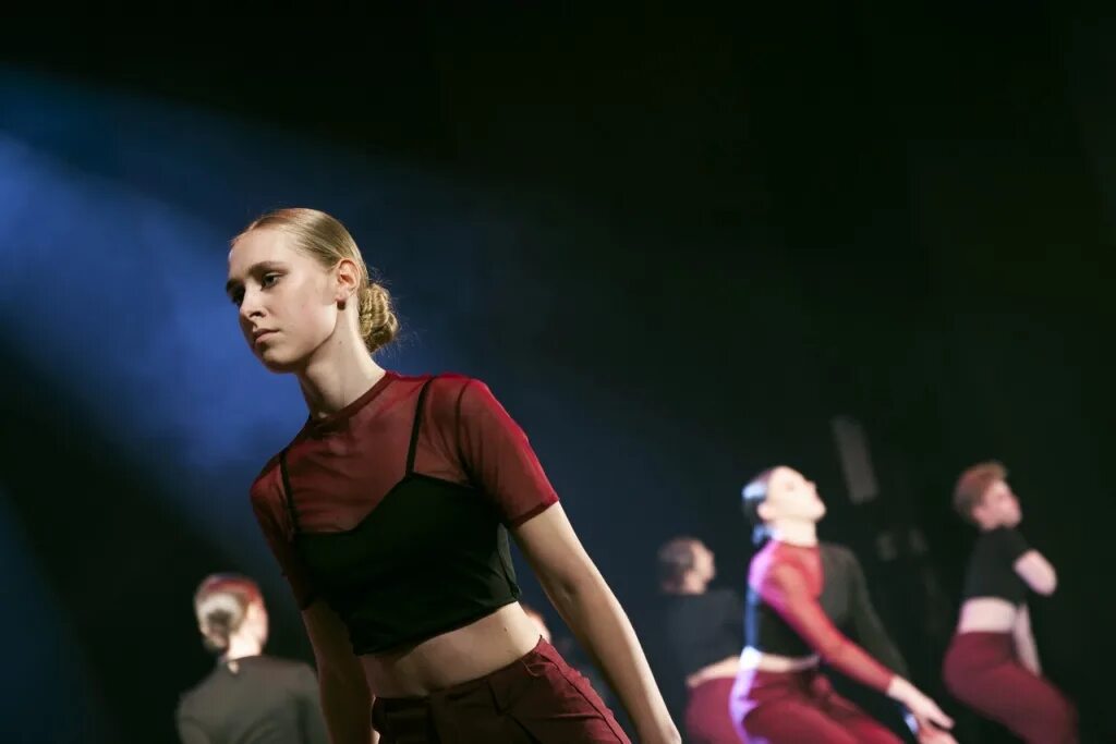 танцы 20. 13. чарльстон танец. фред астер и сид чарисс танец. танцы вступительный танец.