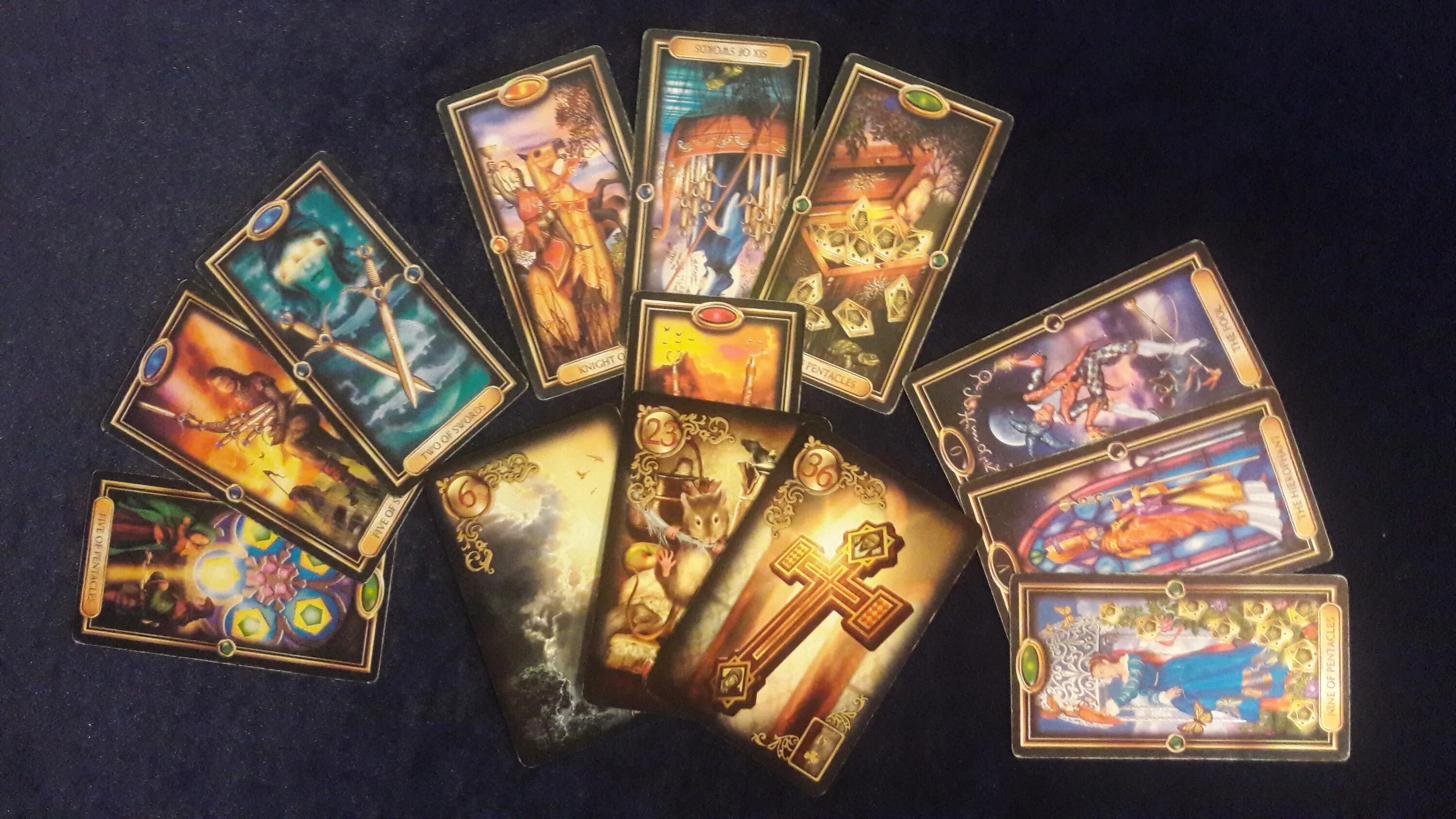 Гадать на таро на ближайшее будущее. Таро гадание канал. Гадаю на таро. Расклад таро на душу животного. Таро анны к.