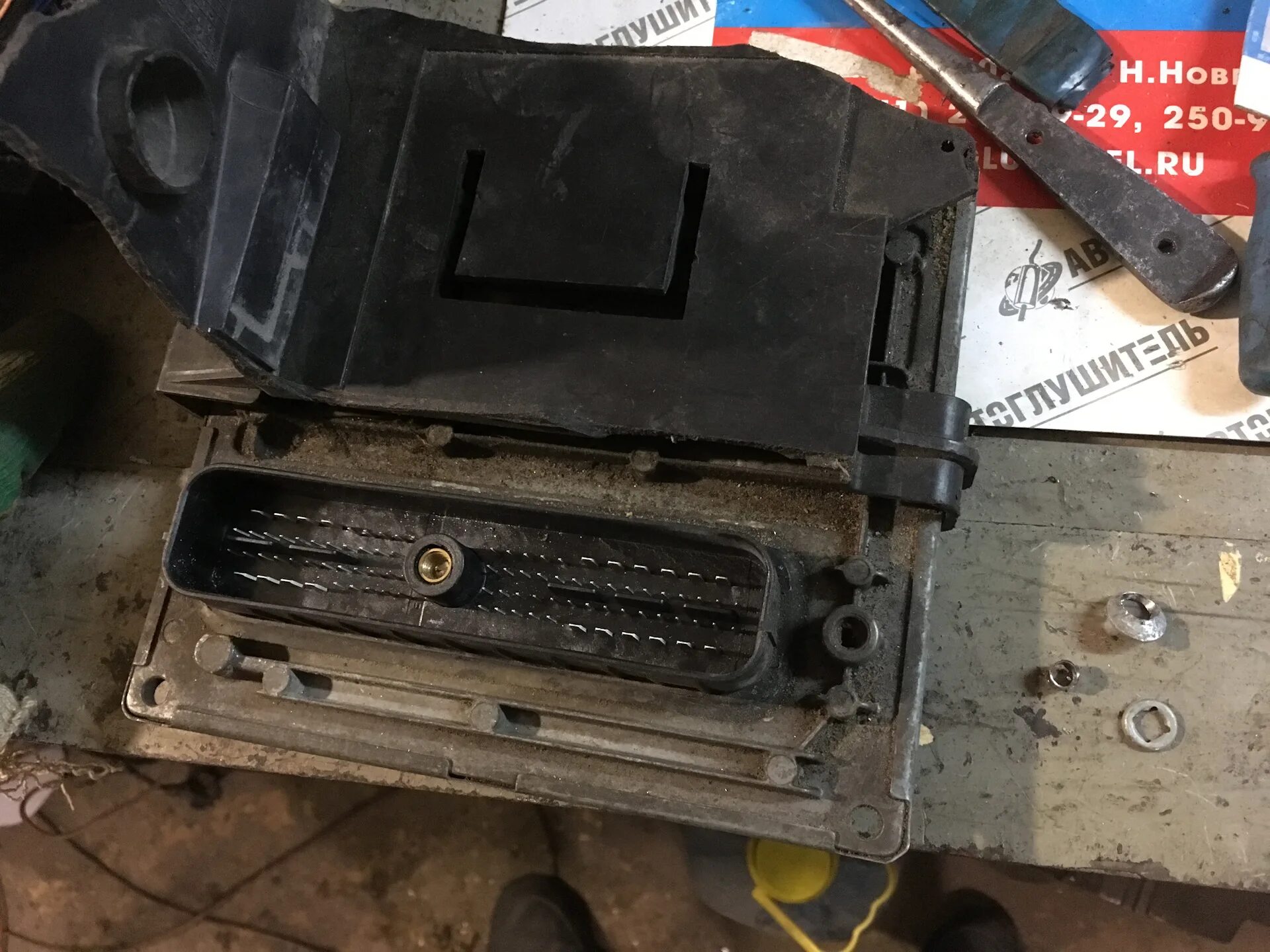 Как снять блок управления двигателем форд Removal and installation of the electronic control unit of the additional passiv