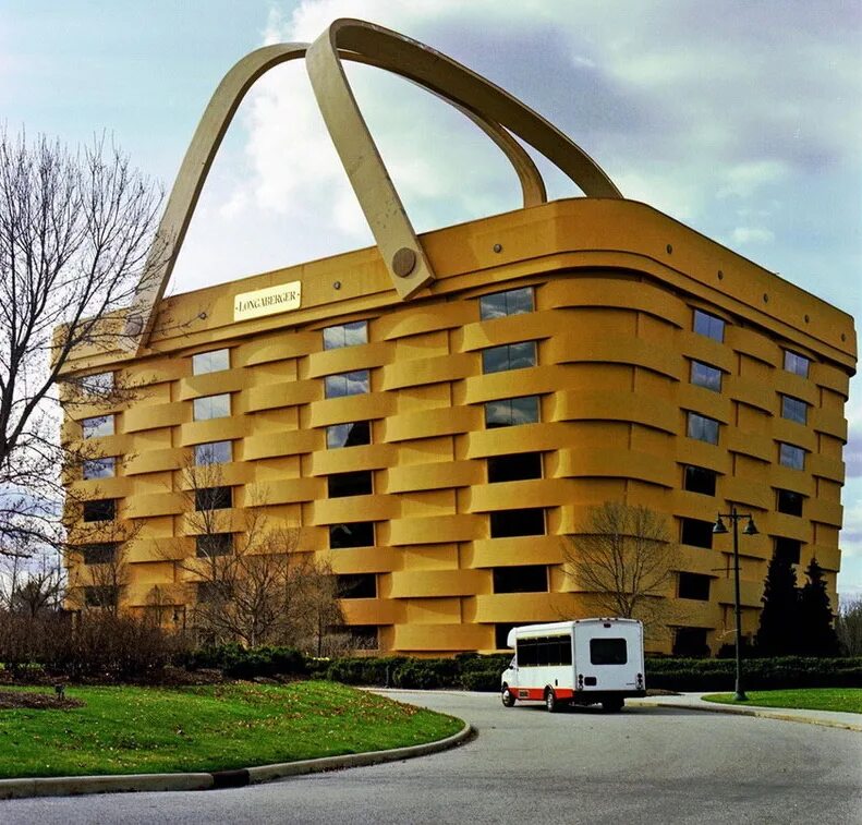 Как называются нестандартные. • Здание-корзина the Longaberger Basket Company building. Штаб квартира Longaberger — Ньюарк, штат Огайо, США. Здание-корзина Огайо США. Дом-корзина (Ньюарк, штат Огайо, США).