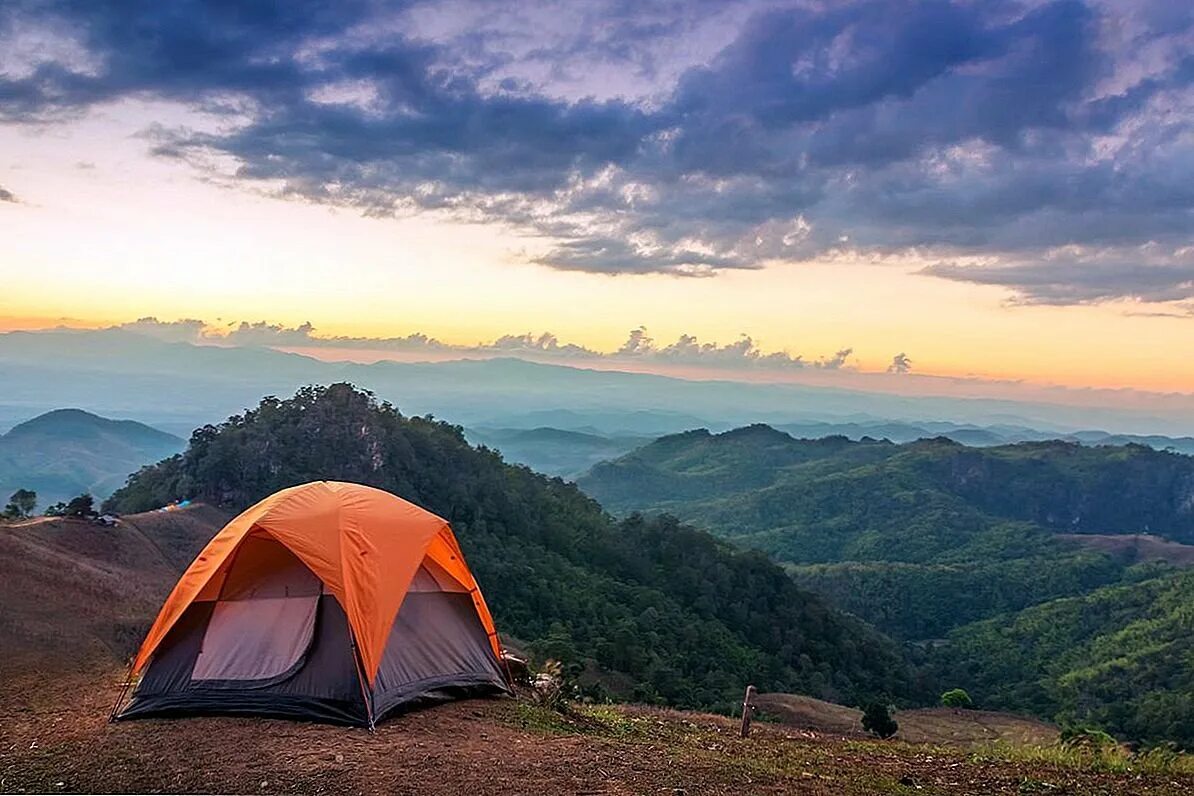 Палатка Camping Tent. Кемпинг West Camp. Палатка в горах. Красивый вид из палатки. Mountains camping