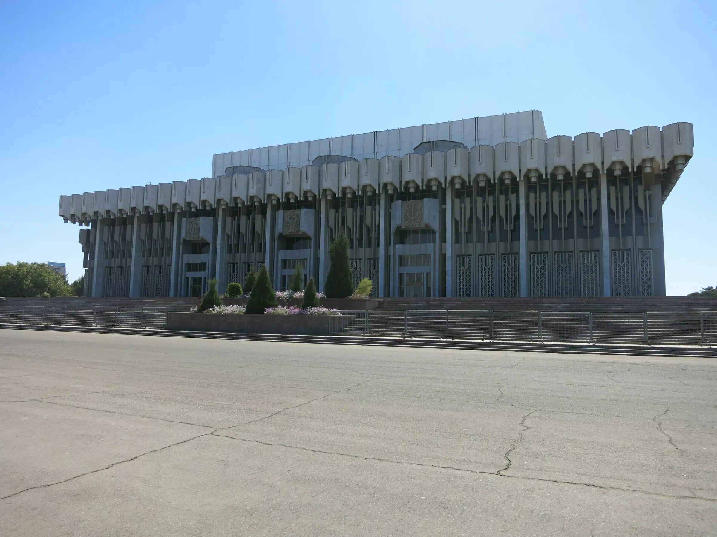 Дворец дружбы ташкент. Г. Дворец дружбы народов ташкент зал. Дворец дружба народов узбекистан. Площадь дружбы народов ташкент.