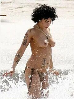 Amy winehouse topless