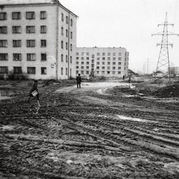 История улицы северная. Северное бутово 1990. Марьина роща в 90 е. Улица леваневского севастополь. Омск 100 лет назад фото.