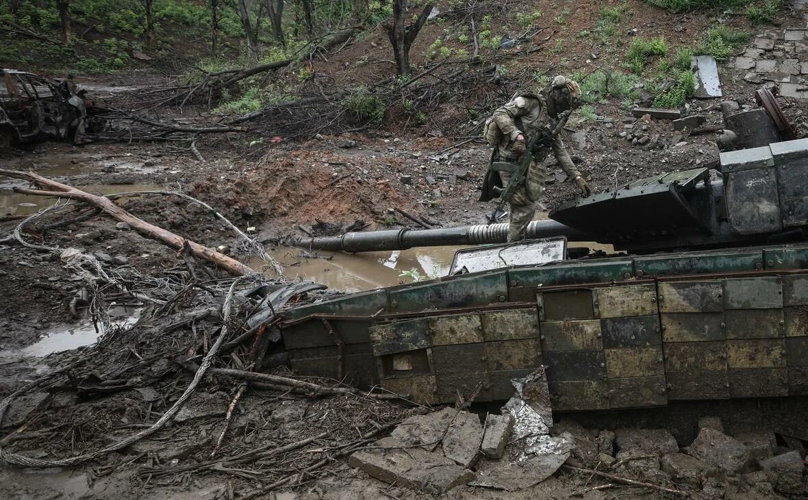 ЧВК Вагнер в Артемовске. Т-80бвм уничтоженный. Бои под работино последние новости