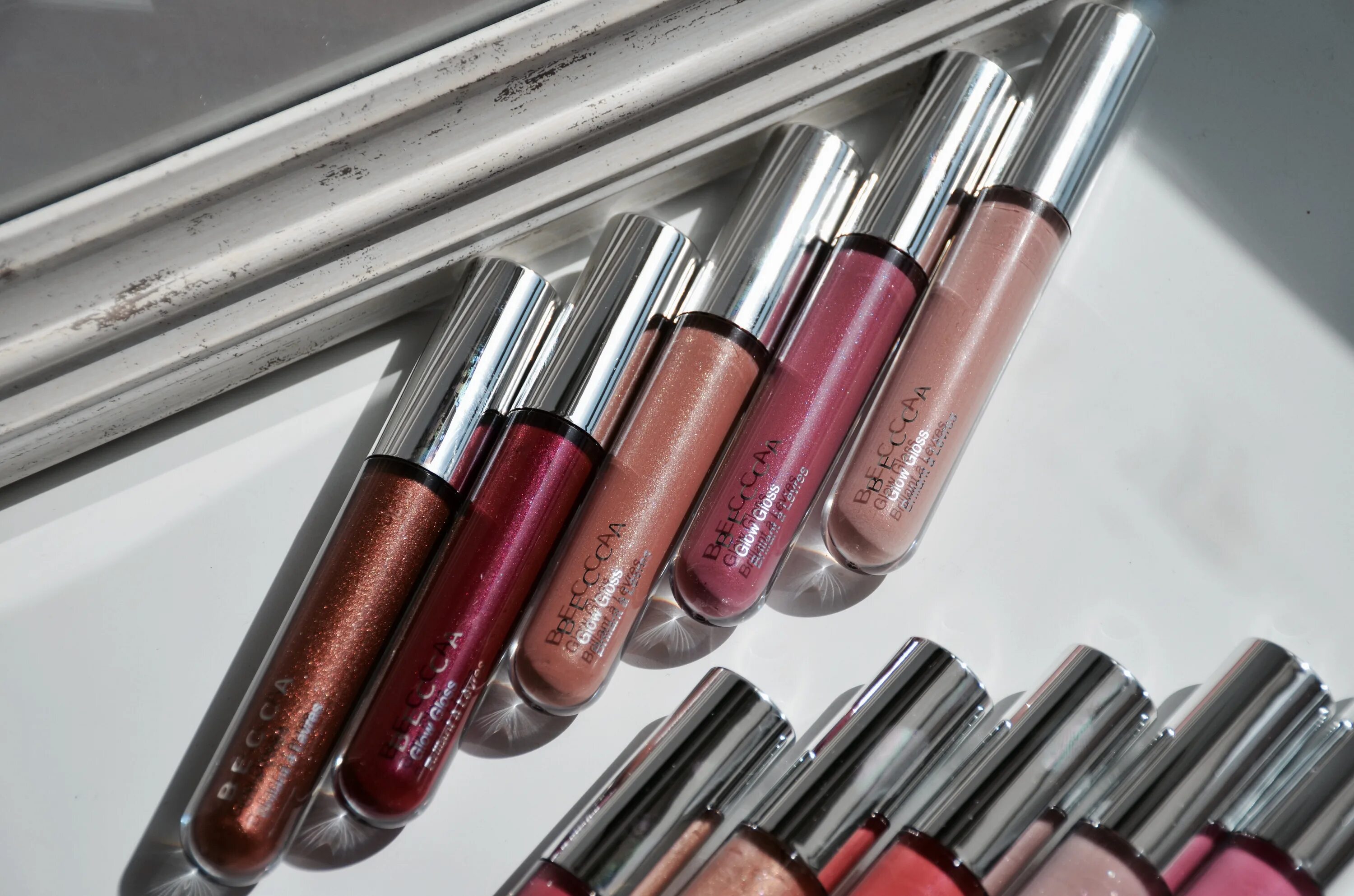 Помада becca glow gloss. Леск becca glow gloss -snapdragon. Becca glow gloss rose gold. Блеск для губ революшен с собачками. Блеск glow.