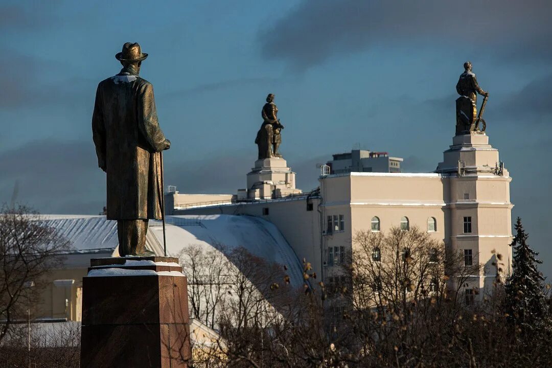 Ленину. Памятник ленина кратко. Сочинение описание памятника ленина. Рассказ о памятнике ленина. О памятнике ленина кратко.