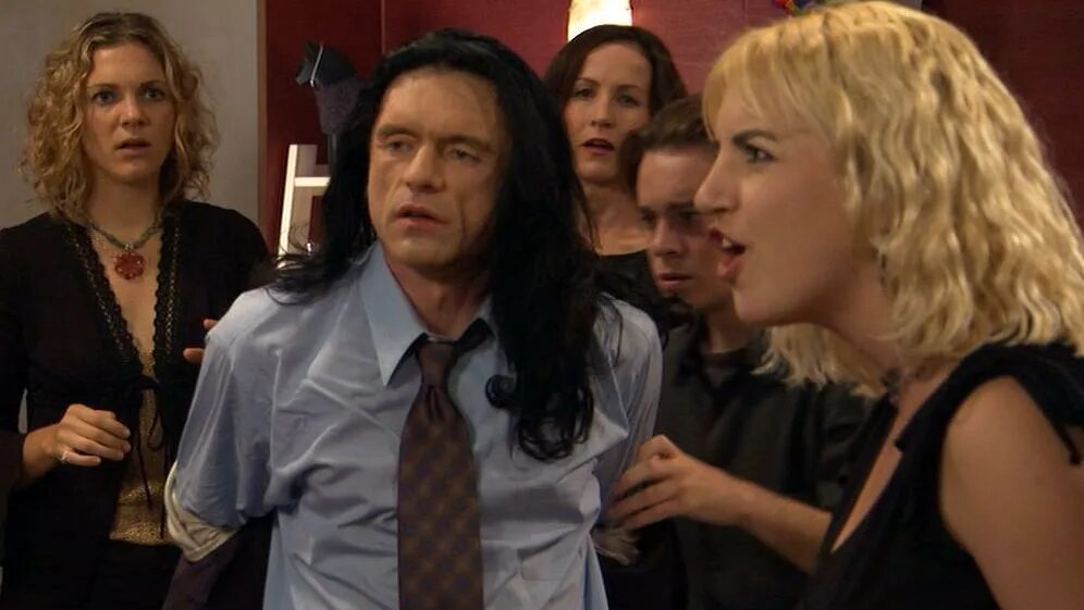 The room later. Комната фильм 2003. Комната Томми Вайсо. Комната фильм Вайсо. Tommy Wiseau 2003.