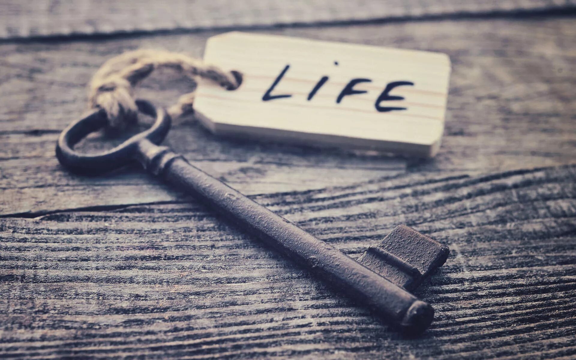 Life is a key. Красивые ключи. Ключ от жизни. Красивый ключик. Ключи фон.