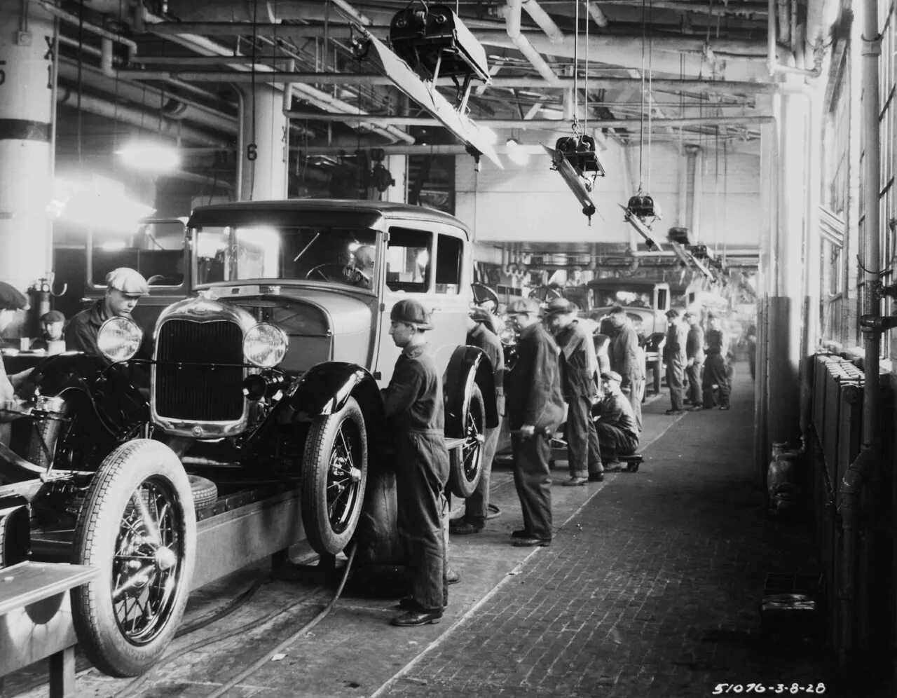 В начале 1928 года. Завод Форда в США В 20е годы 20 века.