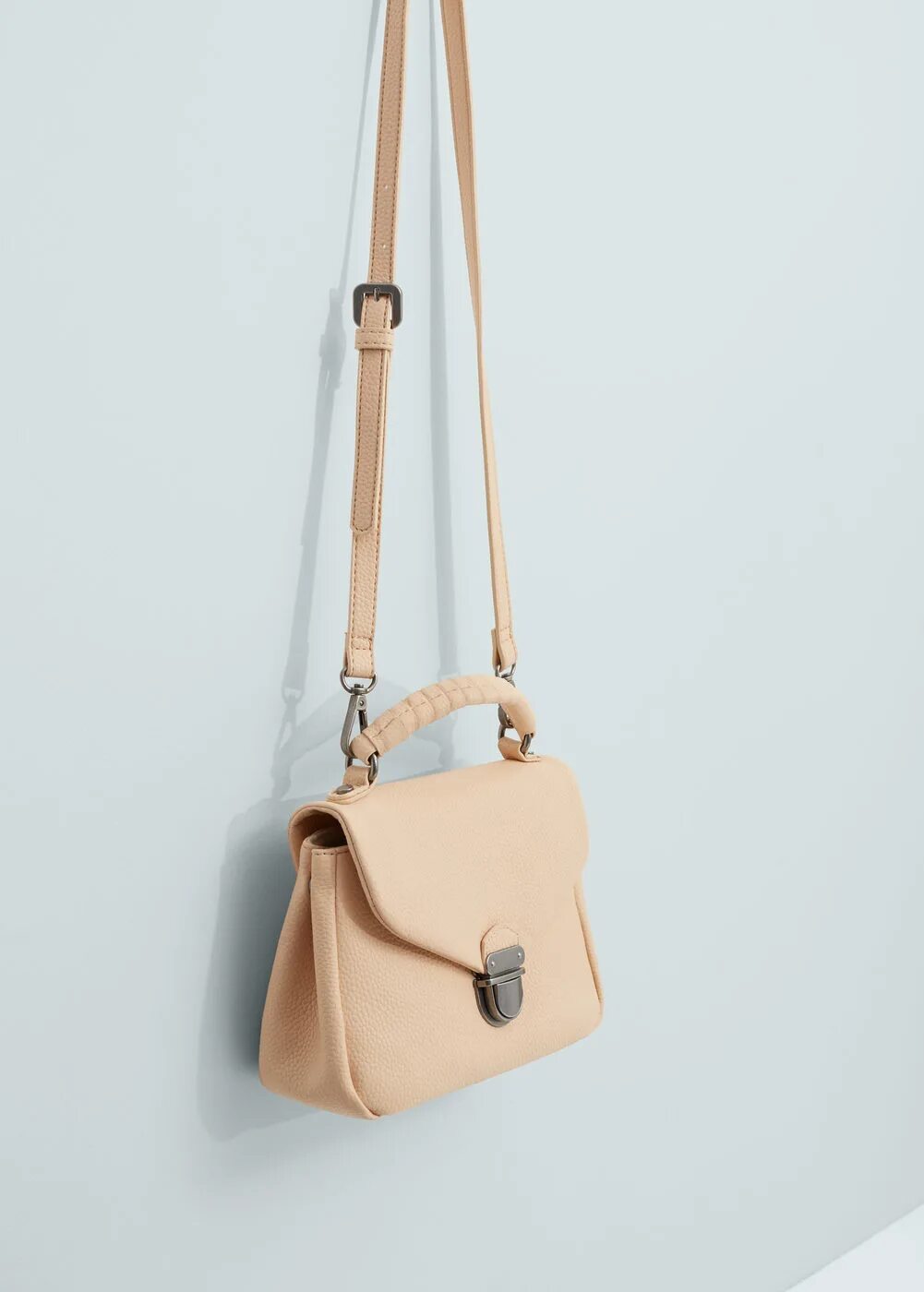 сумка с длинными ручками. Guess сумка через плечо 2022. сумка женская 0515b116891 grey. сумочка на длинной ручке. сумка dkny bryant.