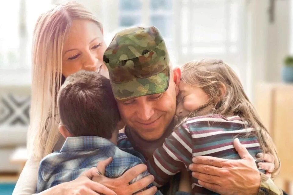 Проект для участников сво. Военная ипотека. Семья военного. Военный с ребенком. Ипотека военнослужащим.