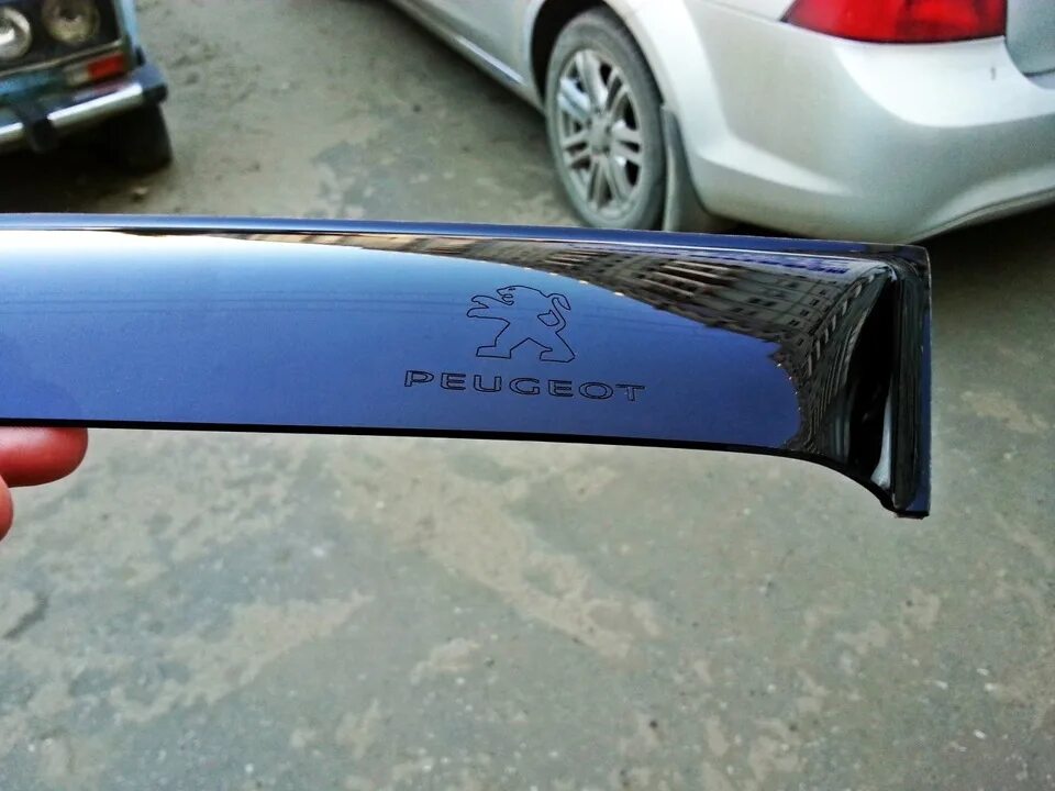 Дефлектор пежо. Дефлекторы peugeot 408 sd 2012. peugeot 408 задние дефлекторы. дефлектор заднего стекла пежо 308. peugeot 408 дефлекторы окон.