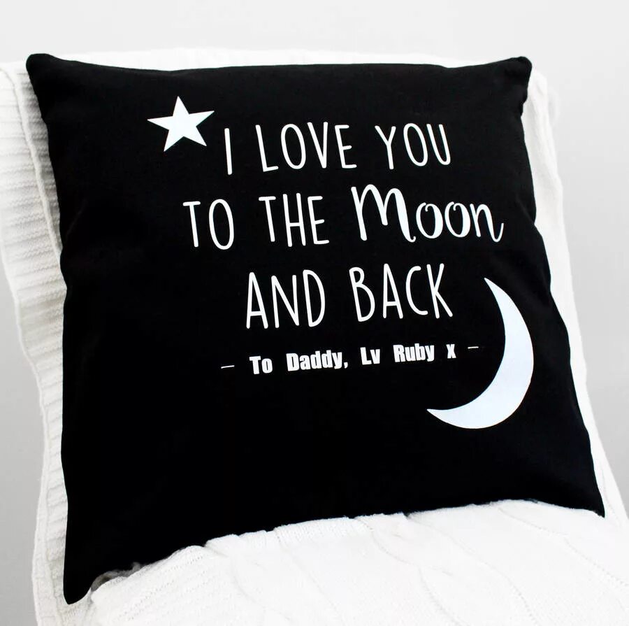 Flying to the moon and back. To the Moon and back. Love you to the Moon and back. I Love you to the Moon. To the Moon and back перевести.