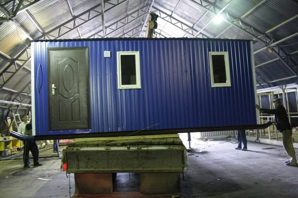 Завод бытовок. Вагончик 8000*2500*2600. Производство бытовок цех. Блок-контейнер дгу из сэндвич панелей. Каркас бытовки 6000х2400.