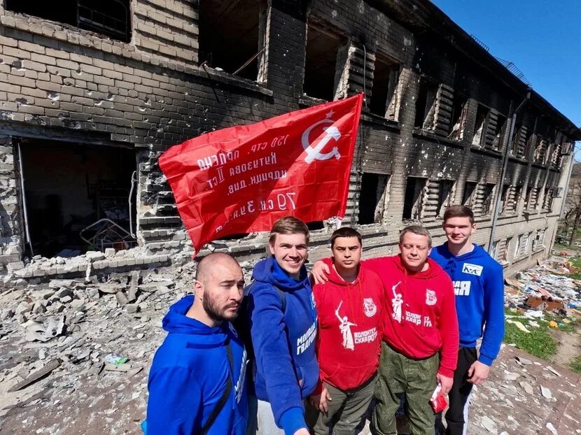 Работа волонтером на донбассе. Волонтеры на Донбассе. Волонтеры молодая гвардия в Донбассе. Добровольцы на Донбасс. Волонтерство в России.