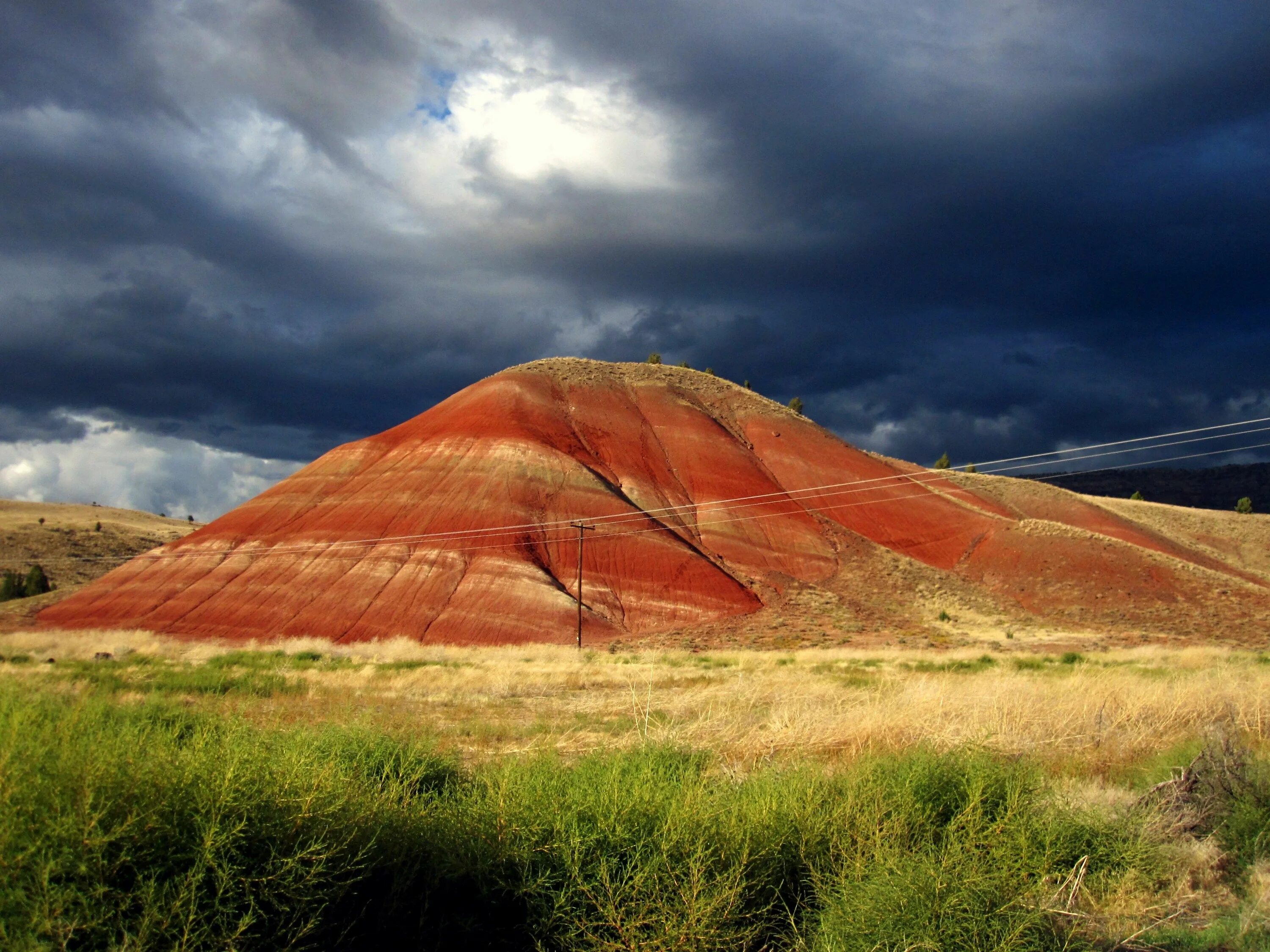 Появились холмы. Пейнтед Хиллз painted Hills. Раскрашенные холмы Орегон. Разноцветные холмы в Орегоне. Живописные холмы в Орегоне.