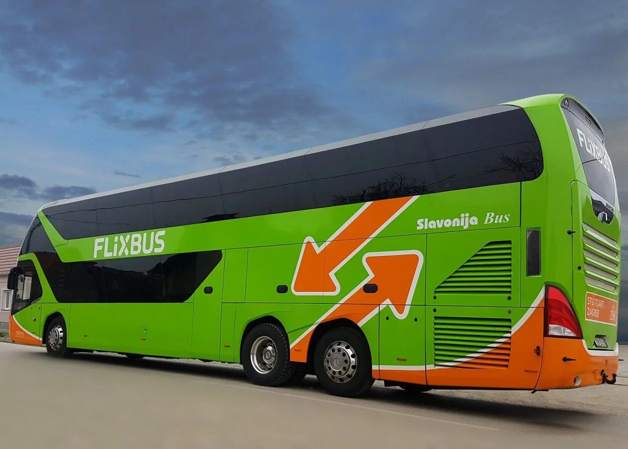 Автобус фликсбус. Автобус Flixbus Германия. Автобус фликсбус салон. Фликс бас Италия.