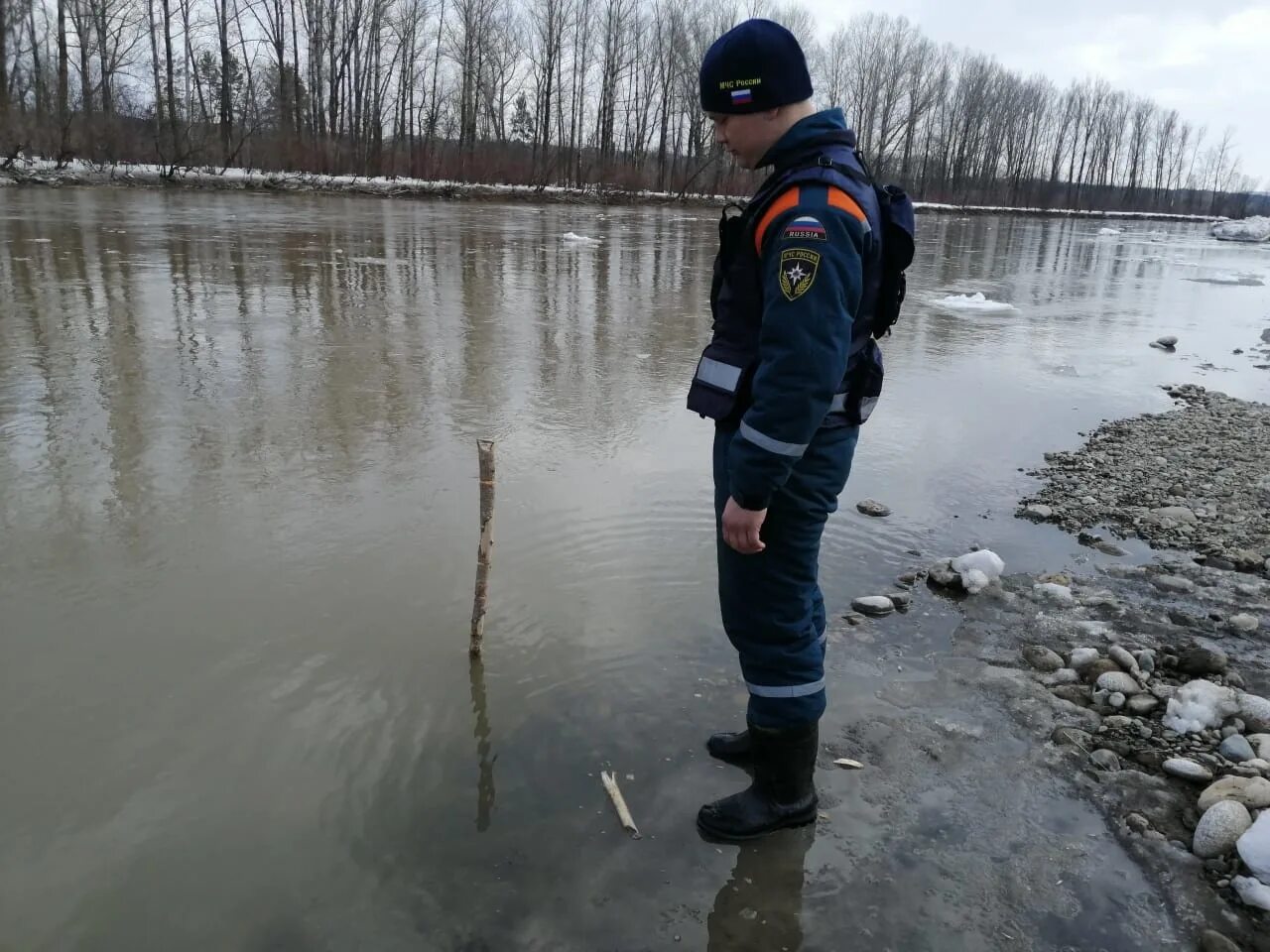 Двое суток в воде. Половодье МЧС Алтай. МЧС на реке. Подъем реки алея в Алейске. Подъем воды река Чарыш.