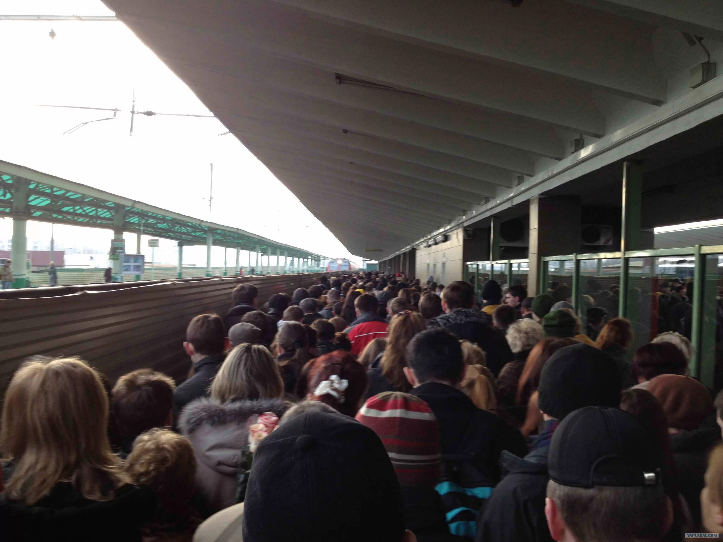 Метро выхино закроют. Станция метро Выхино. Станция Выхино. Московское метро станция Выхино. Утро станция метро Выхино.