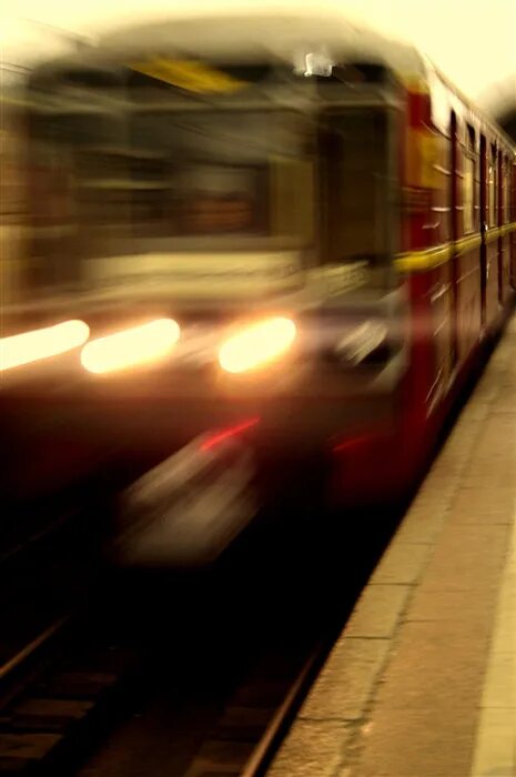 Приведение поезда в движение. Поезд призрак. Поезд призрак в Московском метро. Поезд призрак детский. Поезд призрак фото.