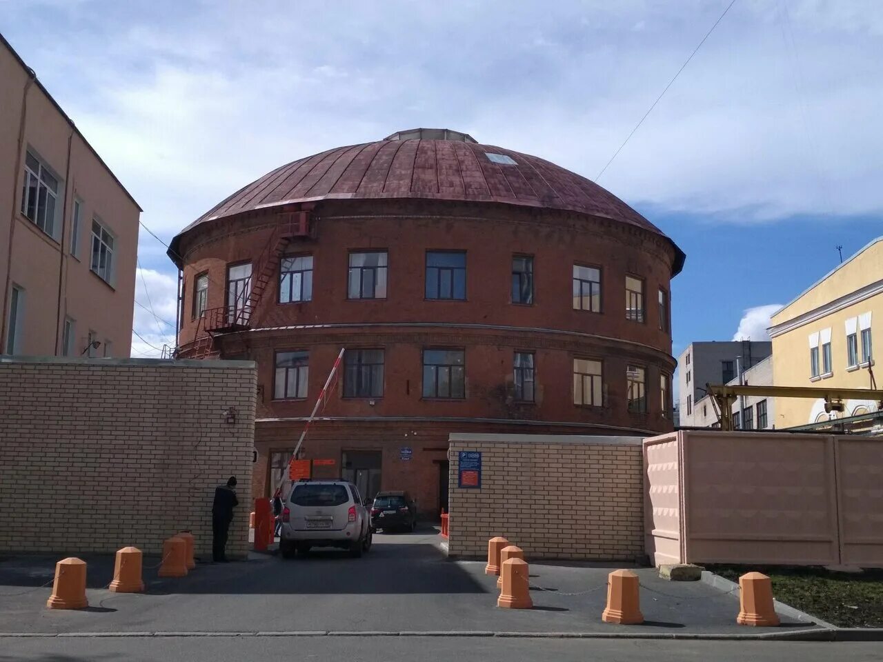 газовая 10 санкт-петербург. башня газгольдер черняховского. газовая д. газовая 10 спб. газовая 10.