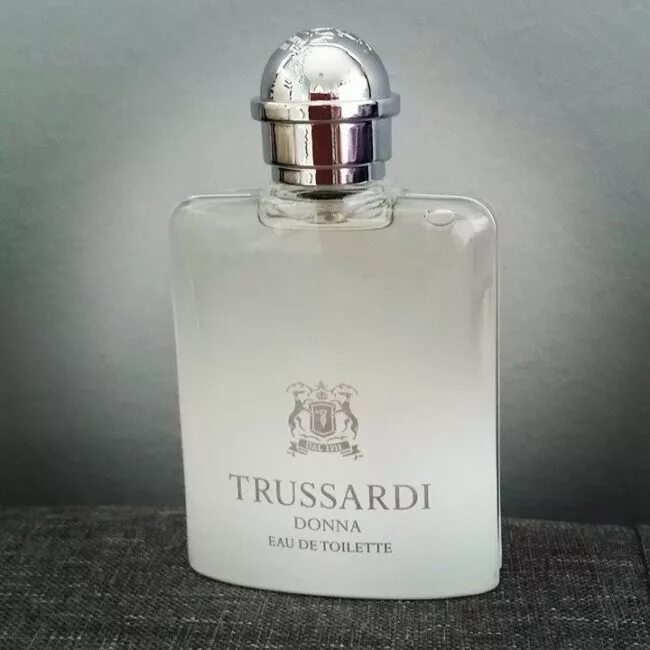 Trussardi donna eau de. Труссарди Донна духи женские. Trussardi Donna 50 ml EDP. Trussardi Donna EDP (50 мл). Труссарди Донна 100.