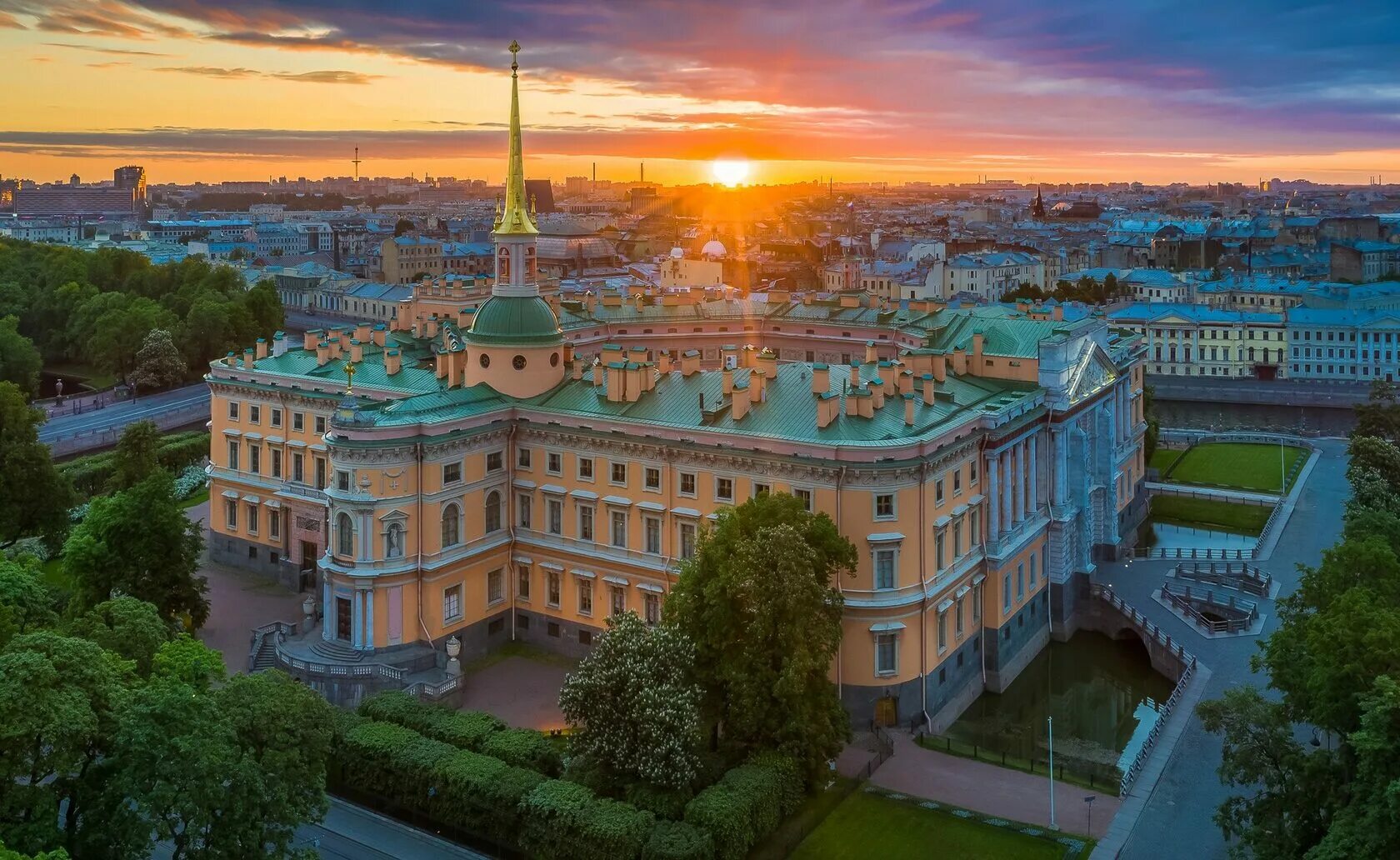 1 4 в петербурге. Михайловский инженерный дворец в Санкт-Петербурге. Михайловский замок Баженов. Баженов Михайловский замок в Петербурге. Михайловский инженерный замок.