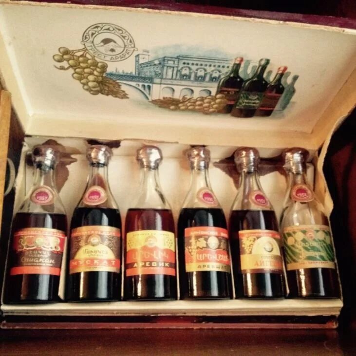 7 л, в подарочной упаковке. ассорти армянских сухофруктов. корзина армянских продуктов подарочная. армянские подарочные наборы. армянские подарочные наборы.