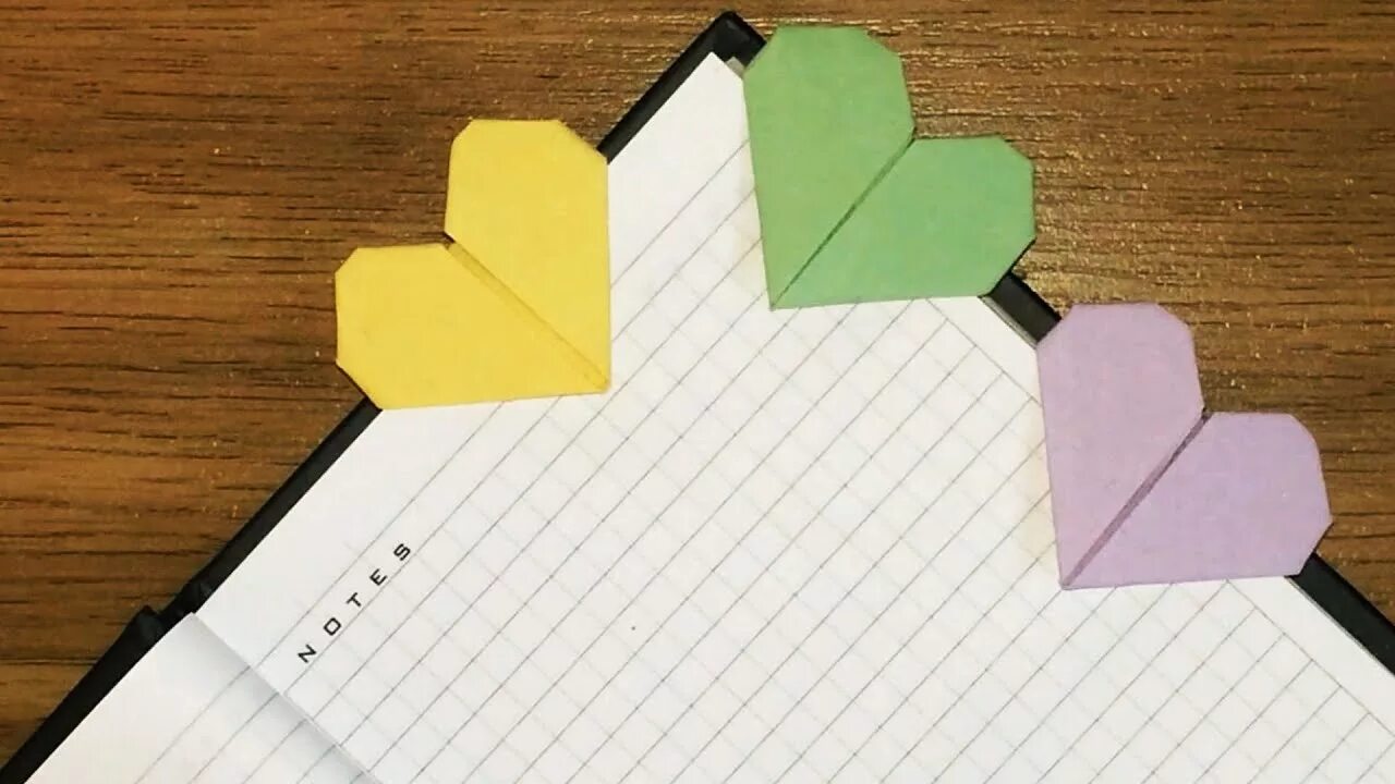 Закладка в виде сердца. Фигурки из листьев. Осенние листья из бумаги. Оригами листья. Поделки из белой бумаги.