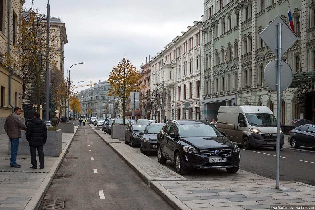 Если на улице 8 то идет. Неглинная 25. Улица России. Городские улицы России. Фото улицы.