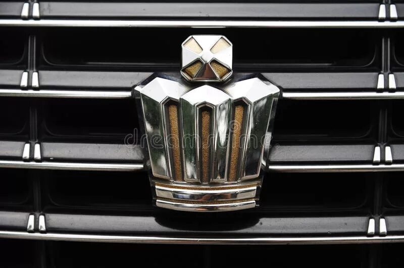 Машина со значком короны. Автомобиль корона логотип. Знак машины в виде короны. Машина со значком короны. Автомобиль с короной на эмблеме.