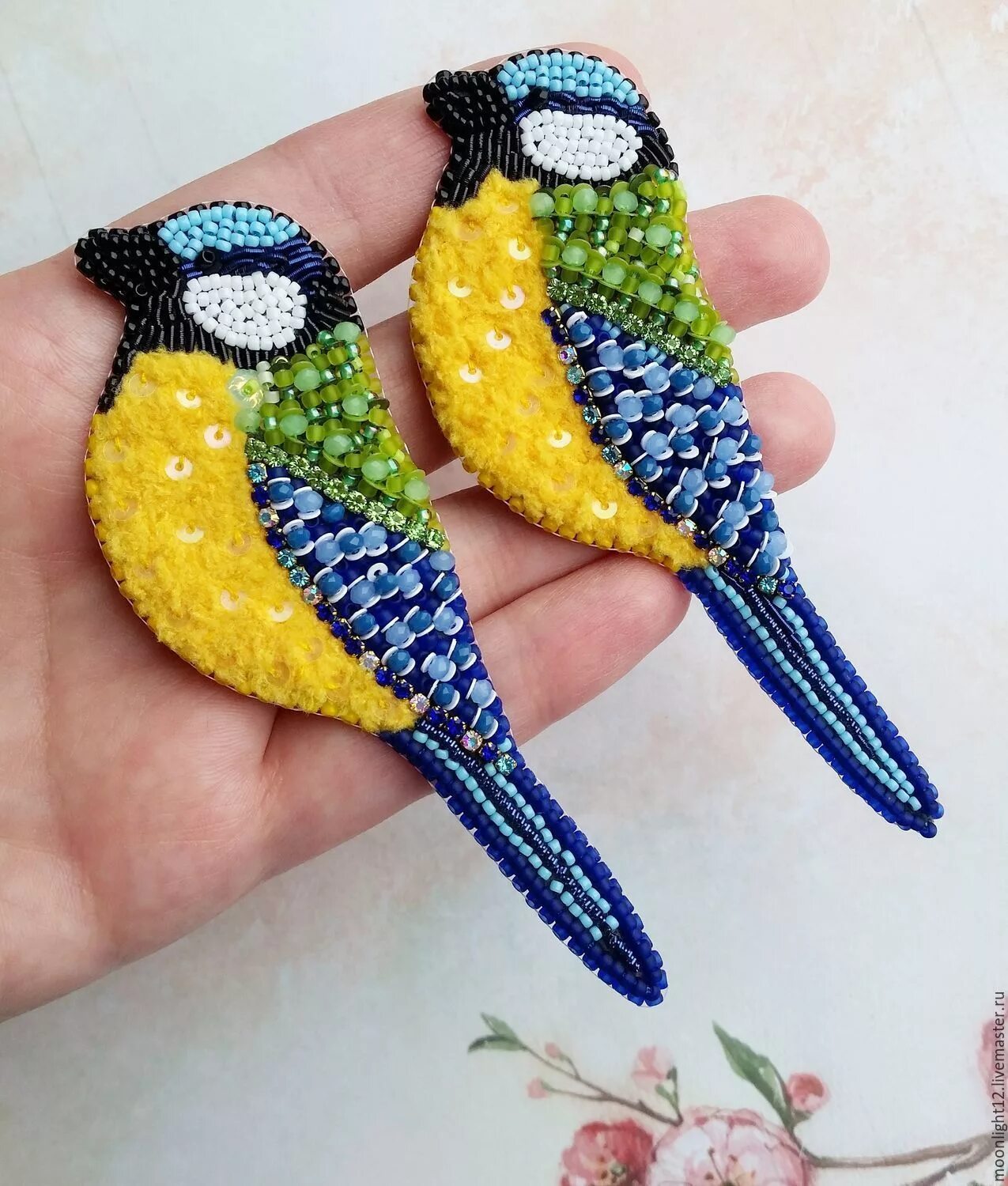 Синица из фетра. Поделка синичка из фетра. Аппликация синичка. Синичка из фетра. Брошь синица.