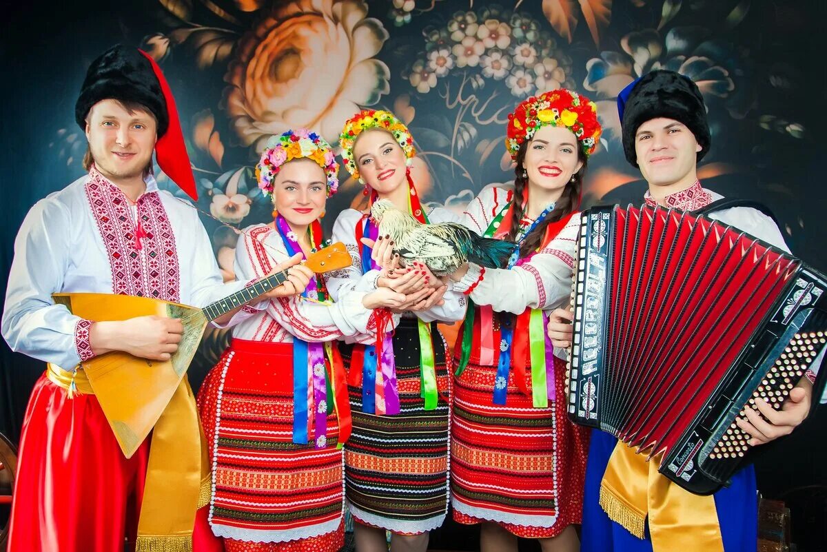 Украинские песни можно. Матрена арт ансамбль. Украинский народный ансамбль. Русские народные музыканты. Украинский фольклор.