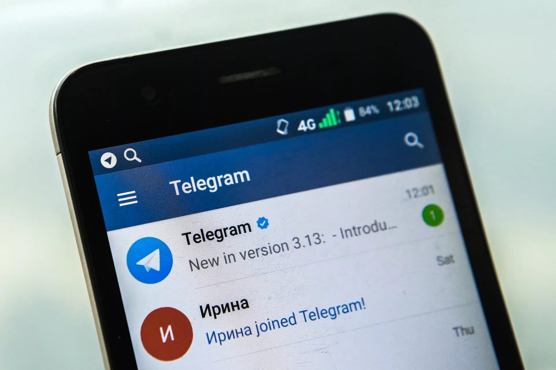 Телеграмм. Смартфон с телеграмм. Фото для телеграмма. Телеграм фото.