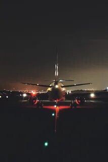 Самолет в ночное время