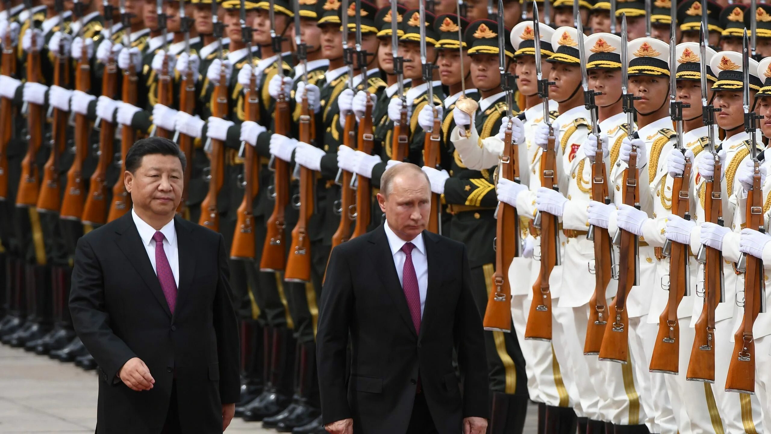 The president of russia is. Китайские военные. Российско китайская армия. Китайские военнослужащие. Военное сотрудничество Китая.