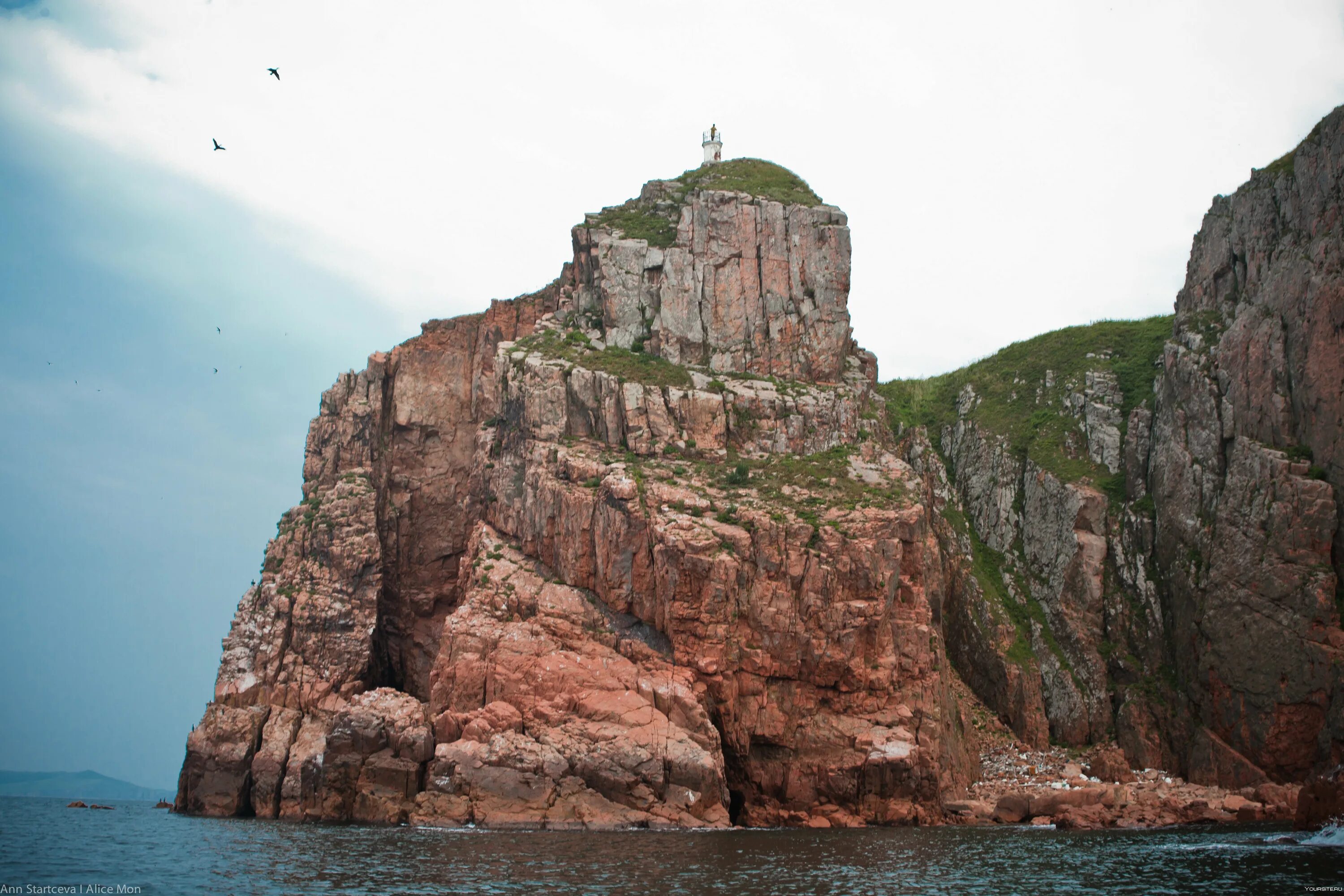 Красные скалы краснодарский край планческая щель. Национальный парк зюраткуль, южный урал. Скала горького. Золотые скалы планческая щель. Нугушское водохранилище башкирия.