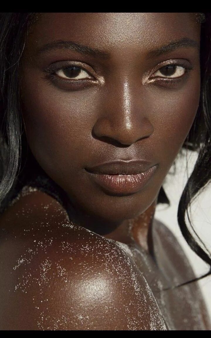 Негритяночку видео. Красивая темнокожая. Красивые африканки. Красивые темнокожие женщины. Самые красивые негритянки.