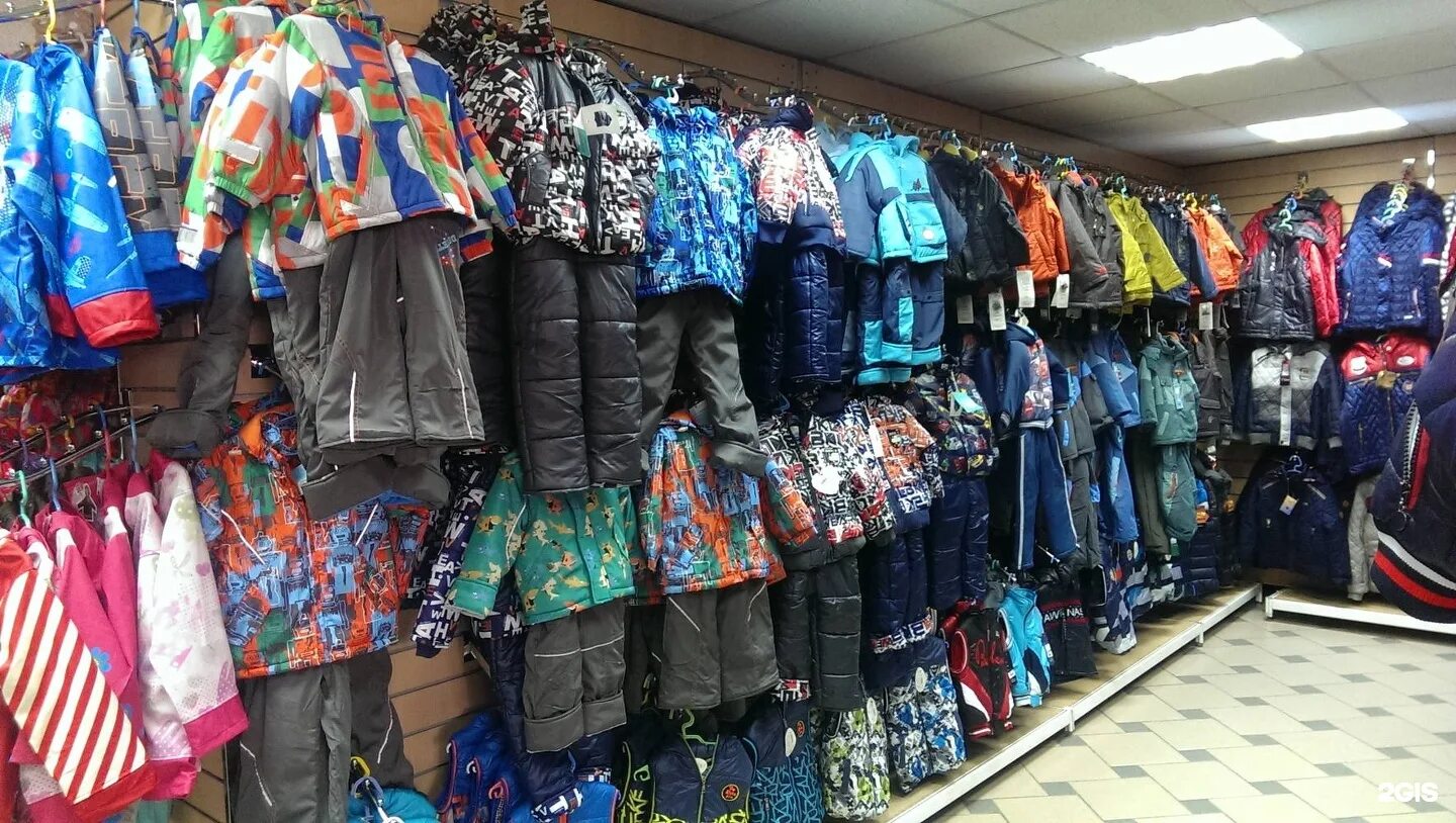 Магазин детских зимних вещей. Детская одежда с рынка. Подростковая одежда с рынка. Новосибирский рынок одежды.
