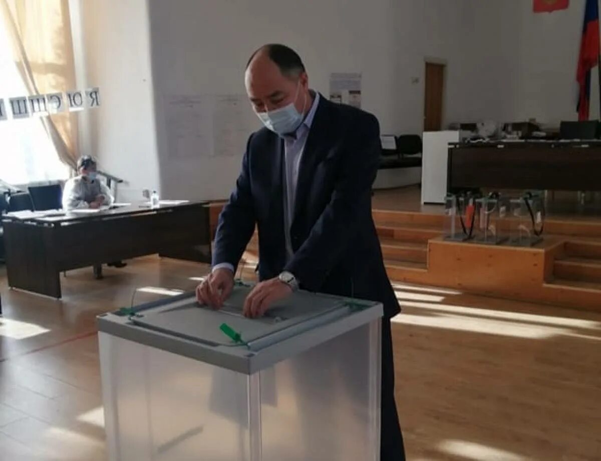 Глава проголосовал на выборах. Председатель райсовета курумканского района. глава курумканского района республики бурятия будаев. депутаты курумканского района.