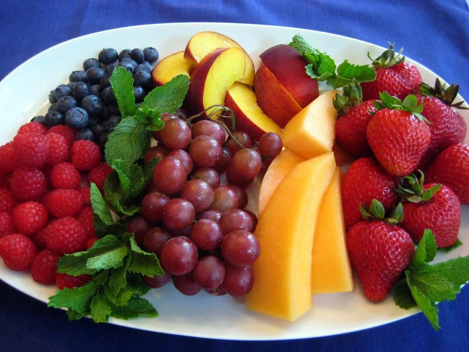 Зима лето фрукты овощи. Летние фрукты. Фрукты летом. Летние овощи и фрукты. Летняя еда.